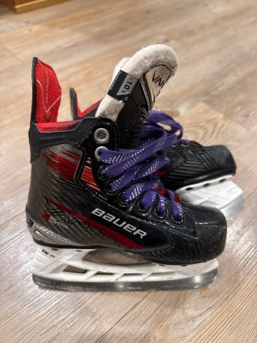2023 Bauer Vapor X5 Pro Hockey Skates Regular Width 10.5 (Used)