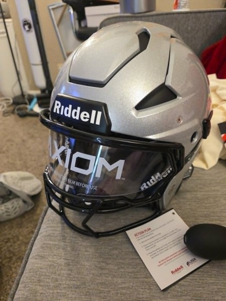 Adult Medium Riddell Axiom Helmet (Used)