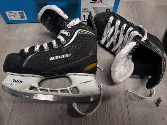 Bauer Supreme 120 Hockey Skates Regular Width 12 (Used)