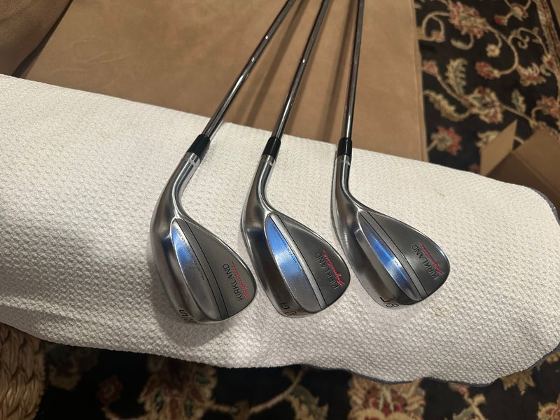 Men's Kirkland Signature Right Handed Wedge Regular Flex 60 Degree (Used)