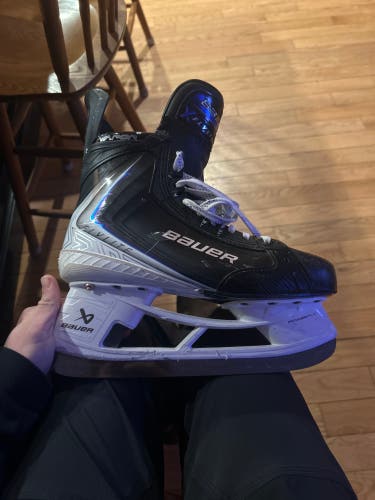 2025 Bauer Vapor Flylite Hockey Skates Regular Width 8 (Used)