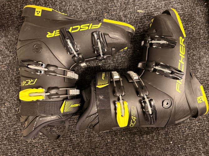 Mondo 25 & 25.5 Unisex Fischer All Mountain RC4 60 JR Ski Boots (Used)