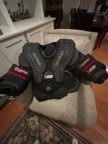 Small Vaughn V10 Goalie Chest Protector (Used)
