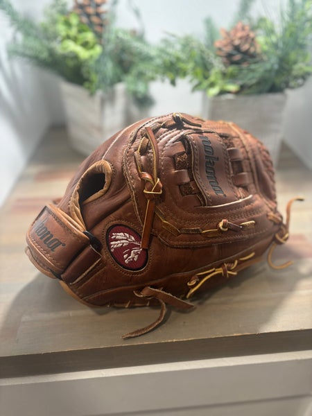 Nokona Walnut RH Softball Glove 13"