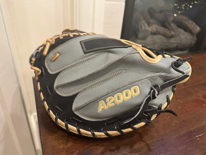Wilson A2000 33.5” Spin Control Catcher's Mitt SCM1D Baseball Glove