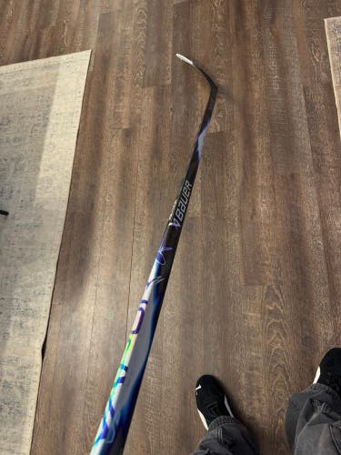 Senior Bauer Vapor FlyLite Right Handed Hockey Stick P92 77 Flex (Used)