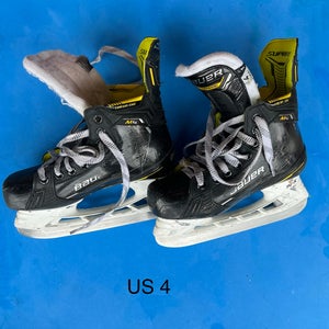 2022 Bauer Supreme M4 Hockey Skates Size 4 (Used)