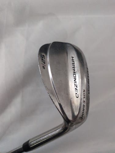Men's Wilson harmonized RH Wedge Flex 52 Degree Steel Shaft *NEW GRIP