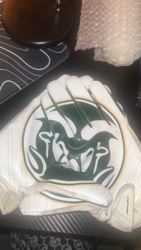 White Colorado State University Team Issued Under Armour Gloves Size XL