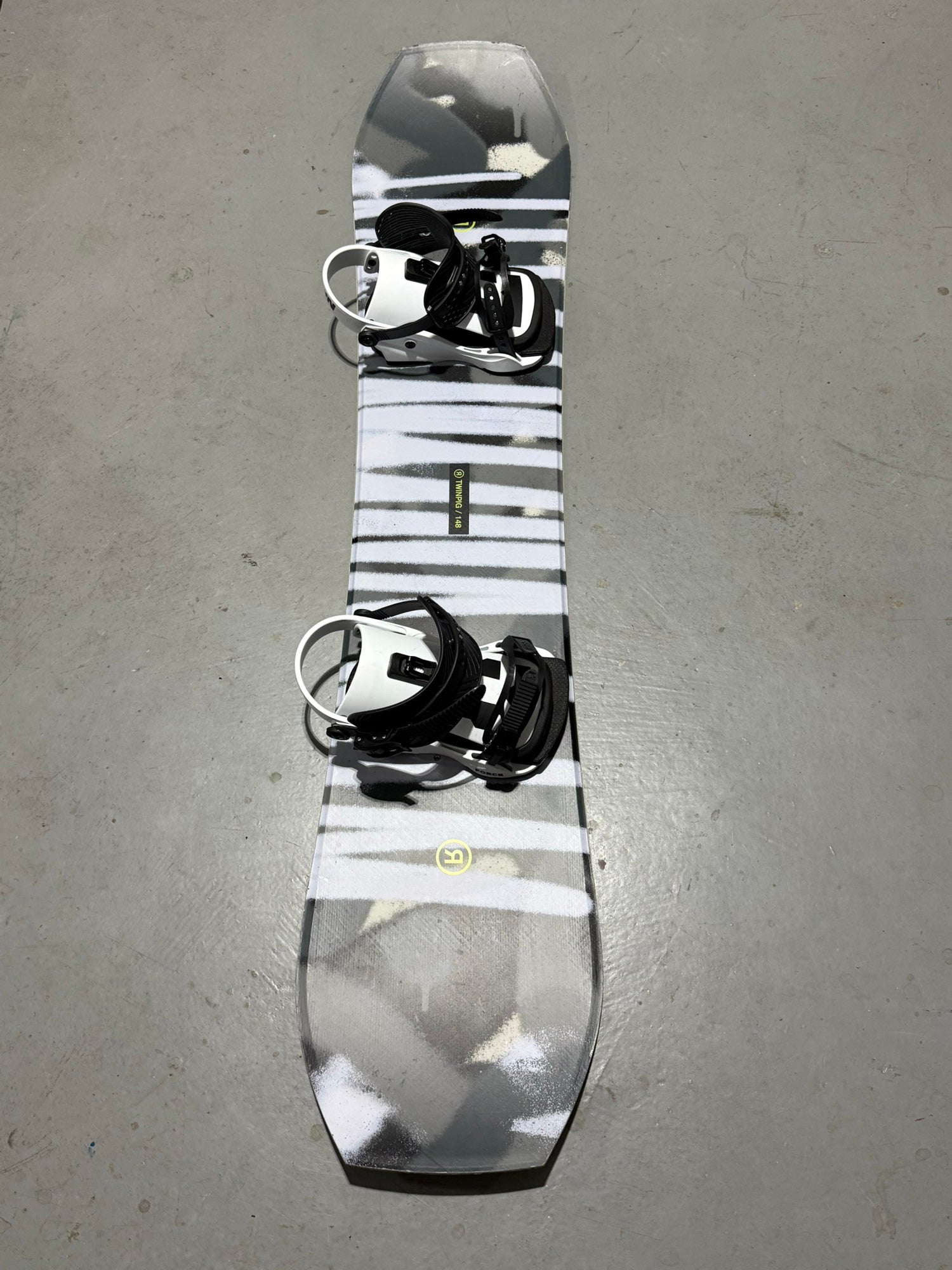 2022 Twinpig Ride board with 2023 Medium Union force bindings
