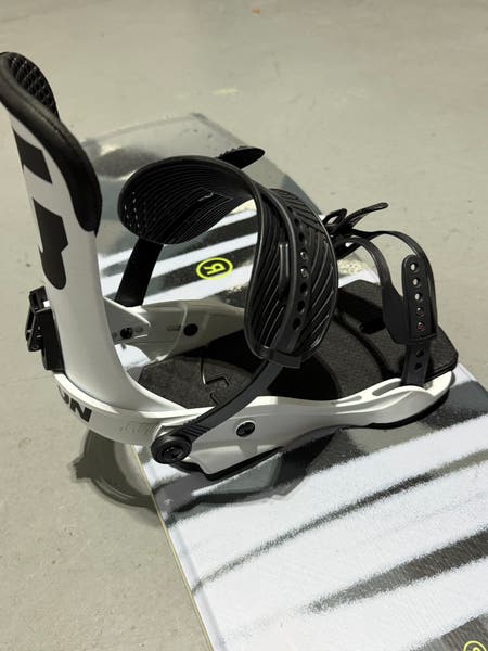 2022 Twinpig Ride board with 2023 Medium Union force bindings