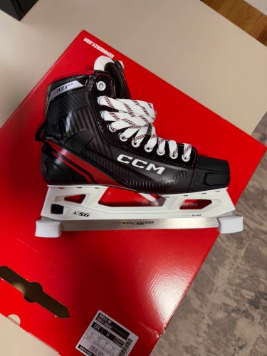 2023 CCM Extreme Flex E6.5 Hockey Goalie Skates Regular Width Size 9 (New)