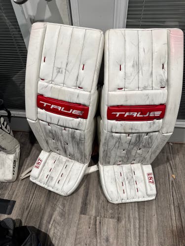 32" True Catalyst L87 Goalie Leg Pads (Used)