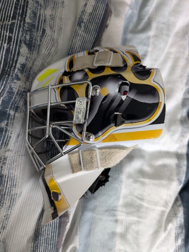 Junior 2021 Bauer 930 Goalie Mask (Used)