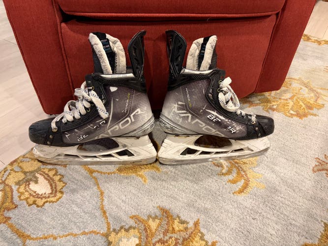 2021 Bauer Vapor Hyperlite Hockey Skates Regular Width Pro Stock 7 (Used)