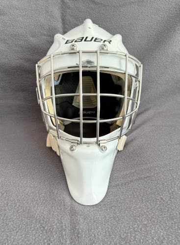 Senior Medium Bauer Profile 960 Goalie Mask (Used)