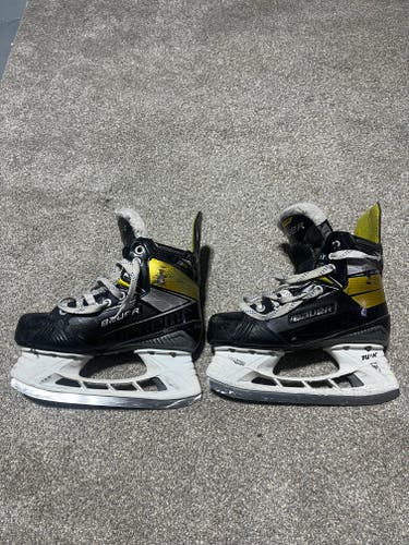 Bauer Supreme 3S Hockey Skates Extra Wide Width Size 3.5 (Used)
