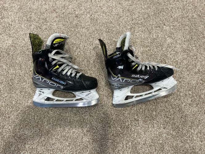 2021 Bauer Vapor 3X Hockey Skates Regular Width Size 3 (Used)