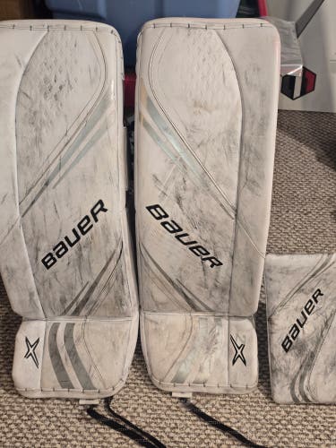 Large Bauer Vapor 2X Goalie Leg Pads & Blocker (Used)