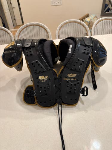 XS Youth Schutt Jr Blocker Shoulder Pads (New)