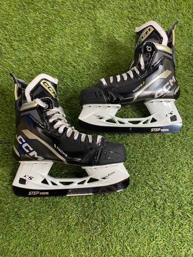 Senior CCM Classic SE Hockey Skates Regular Width 7.5 (New)