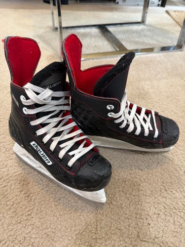 2021 Bauer Hockey Skates Regular Width Size 1.5 (Used)