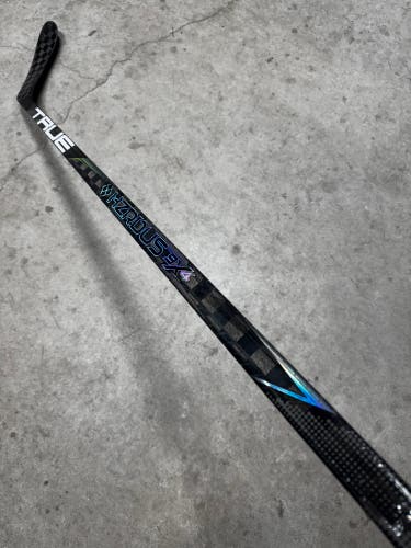 P28 75 Flex Senior True Project X Smoke Right Handed Hockey Stick Pro Stock NCAA (New)