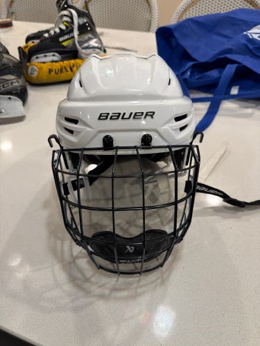 Small Bauer Re-Akt 55 Helmet (Used)