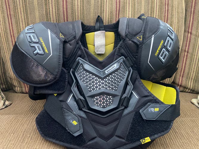 Medium Junior Bauer Supreme 3S Pro Shoulder Pads (Used)