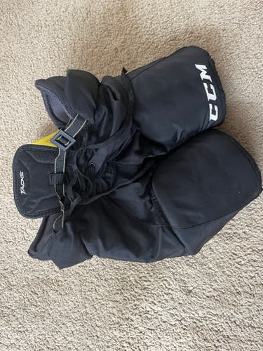 Men's Junior Small CCM Tacks 3092 Hockey Pants (Used)
