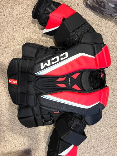 Small CCM EFlex 6 Goalie Chest Protector (Used)