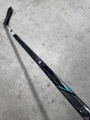 P29 75 Flex Senior True Project X Smoke Right Handed Hockey Stick Pro Stock NCAA (New)