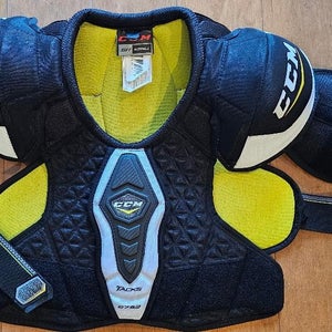 Small Senior CCM Tacks 2752 Shoulder Pads (Used)