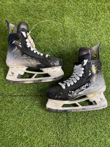 Senior Bauer Vapor Hyperlite 2 Hockey Skates 7.5 (Used)