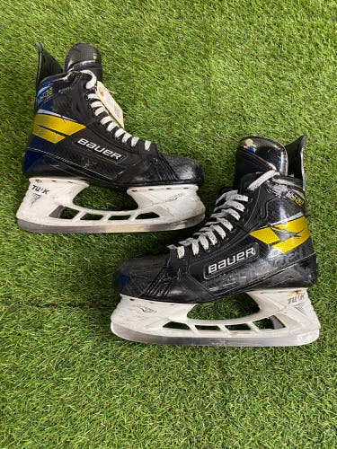 Senior Bauer Supreme Ultrasonic Hockey Skates Pro Stock 9.5 (Used)