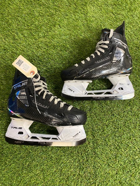 Intermediate True Catalyst 9X4 Hockey Skates Regular Width Size 5.5 (Used)