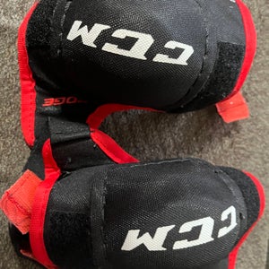 Youth Medium CCM JetSpeed Edge Elbow Pads (Used)