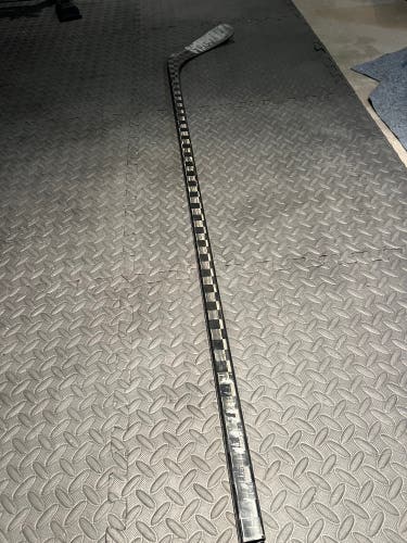 Intermediate Pro Blackout Right Handed Hockey Stick P92 70 Flex (Used)