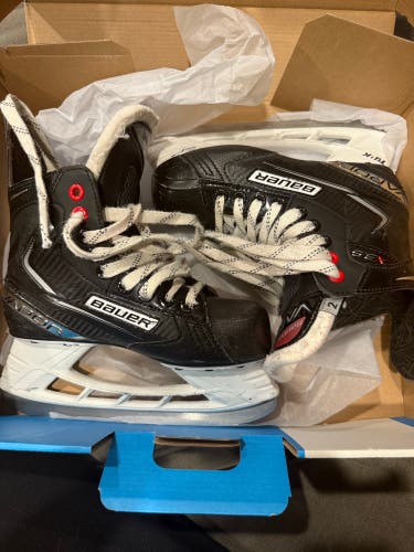 Bauer Vapor Hockey Skates Size 2 (Used)