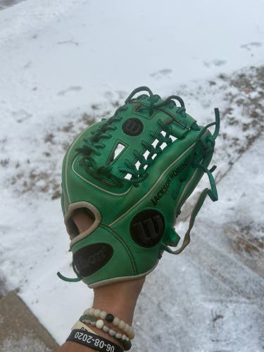 Wilson A2000 RH Infield Baseball Glove 11.25" (Used)