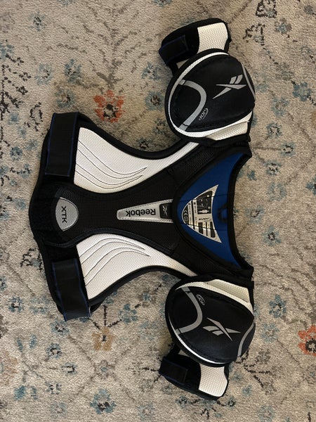 Large Youth Hockey Reebok xtk Shoulder Pads (Used)