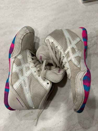 Asics matflex wrestling shoes. Size 2.5.