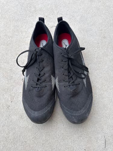 Black Men's Size M 14.0 (W 15.0) Adult Mizuno Low Top Molded Cleats (Used)