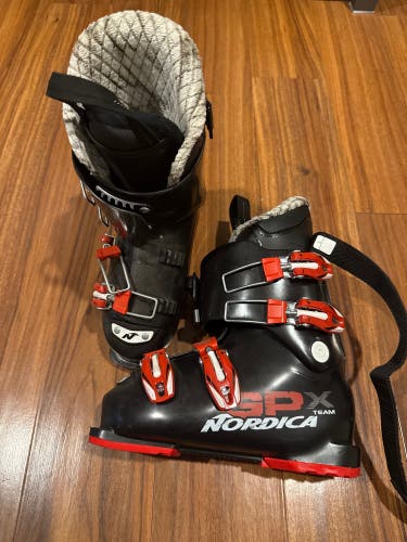 Mondo 21 & 21.5 Nordica GPX Ski Boots (Used)