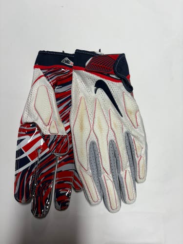 Nike Superbad 4.5 Adult XXL Patriots Receiver Gloves New other.Discolored