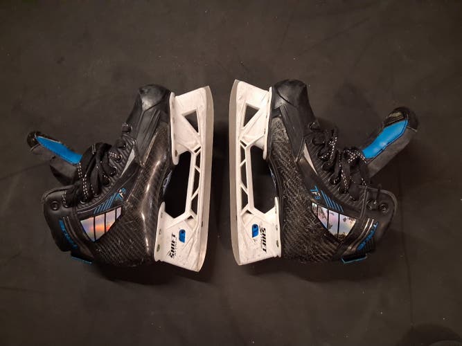 True TF9 Hockey Goalie Skates Regular Width Size 3.5 (Used)