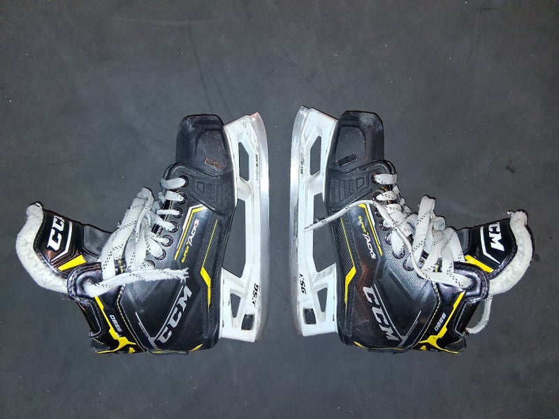 CCM Super Tacks 9380 Hockey Goalie Skates Regular Width 6 (Used)