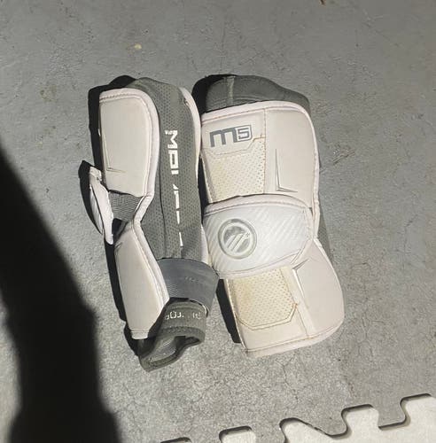 Medium Youth Maverik M5 Arm Pads (Used)