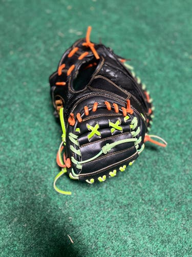 Wilson A2000 M1 RH Catcher's Baseball Glove 33.5" (Used)