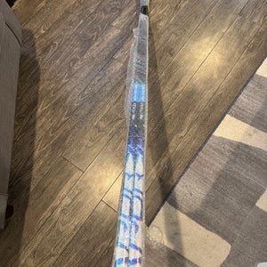 Intermediate Bauer Vapor Hyperlite Right Handed Hockey Stick P92 75 Flex (New)